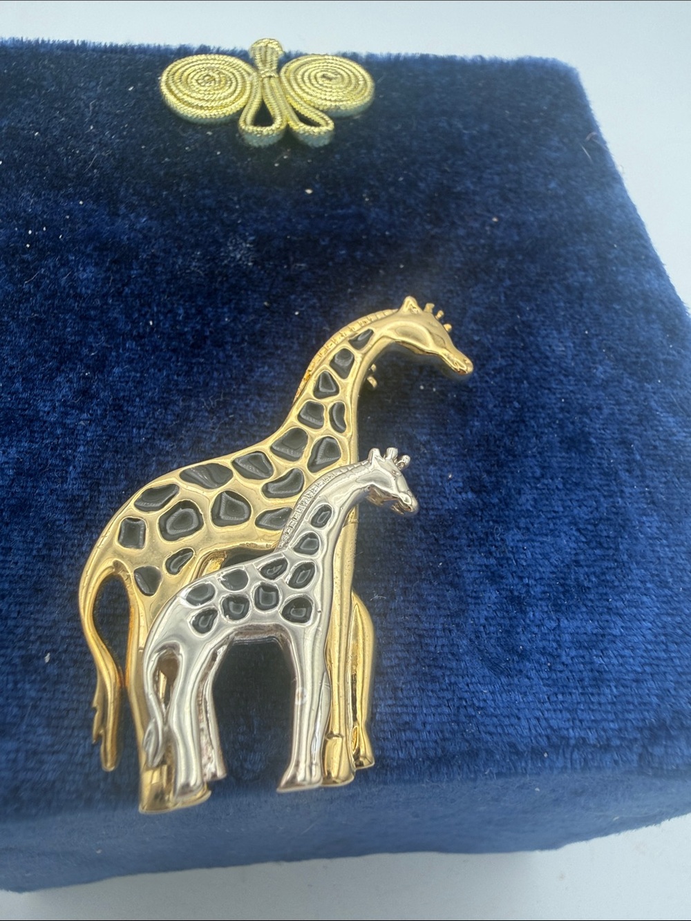 Two-Tone Giraffe Pin Brooch Gold & Silver with Black Enamel